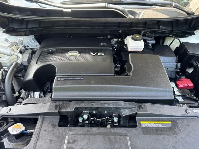 Used 2023 White Nissan Platinum image 19