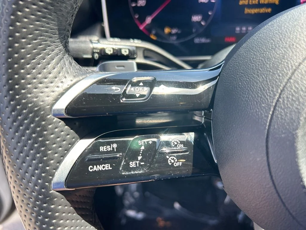 Used 2025  Mercedes-Benz GLC 300 image 41
