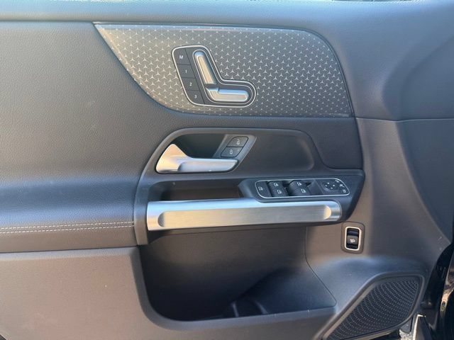Used 2025  Mercedes-Benz GLB 250 image 16