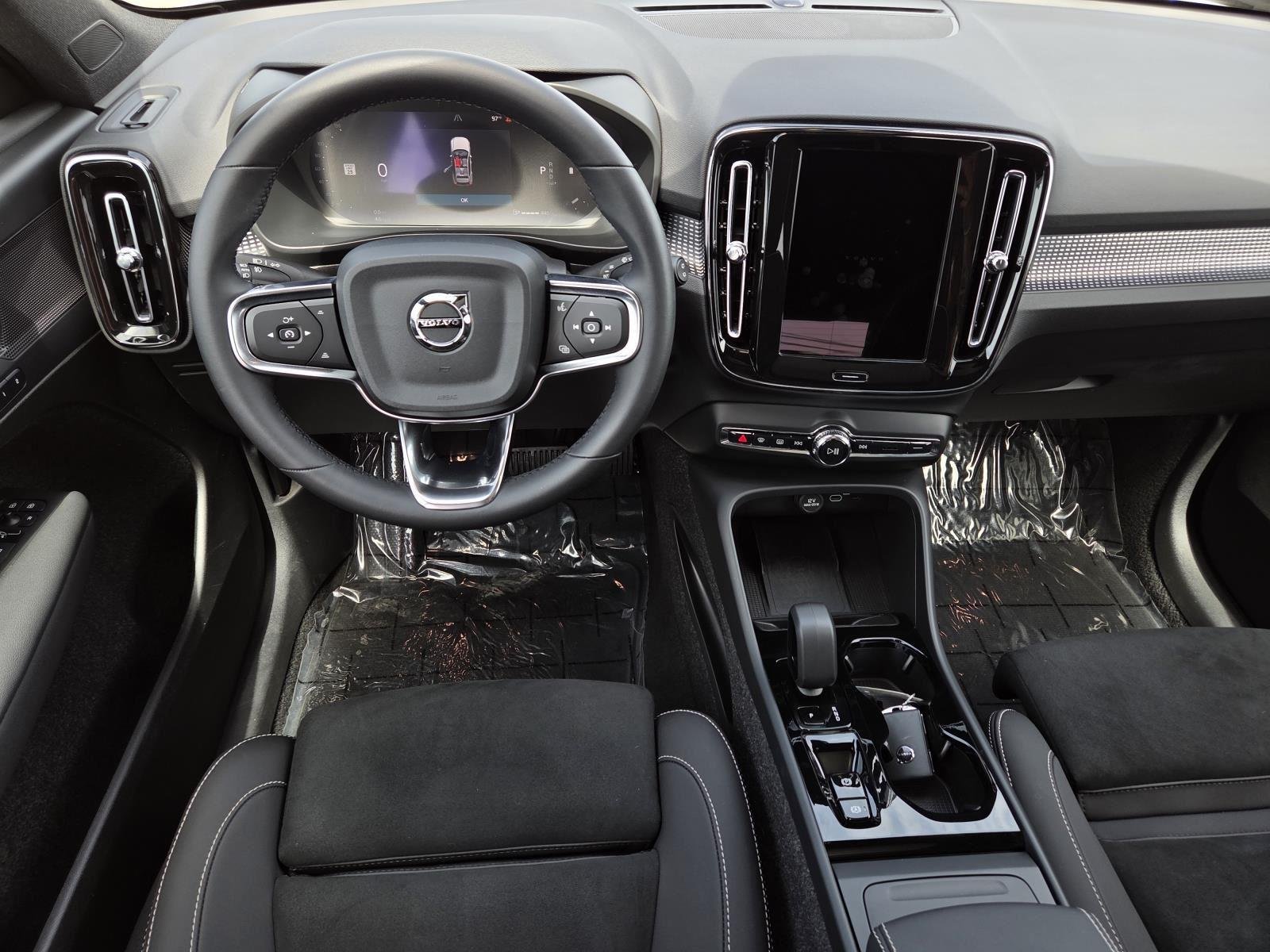 Used 2025 Crystal White Pearl Volvo Plus Dark Theme image 34