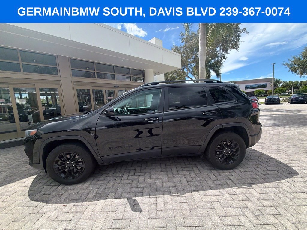 Used 2023 Diamond Black Jeep Altitude image 4