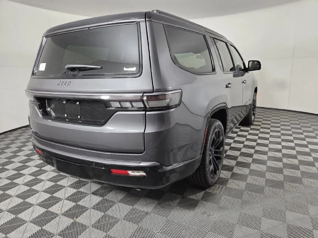 New 2026 Baltic-Gray Metallic Clear-Coat Exterior Paint Jeep Summit Obsidian image 5