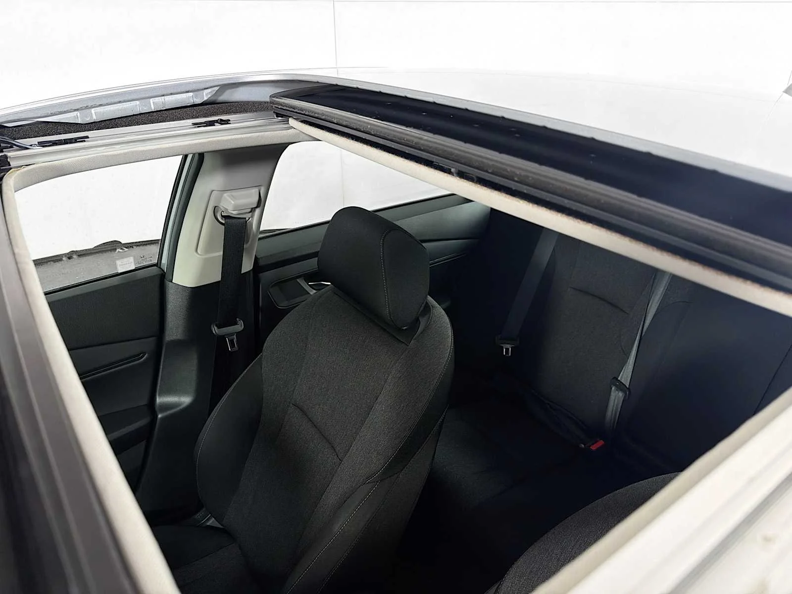 Used 2023 Lunar Silver Metallic Honda EX image 19