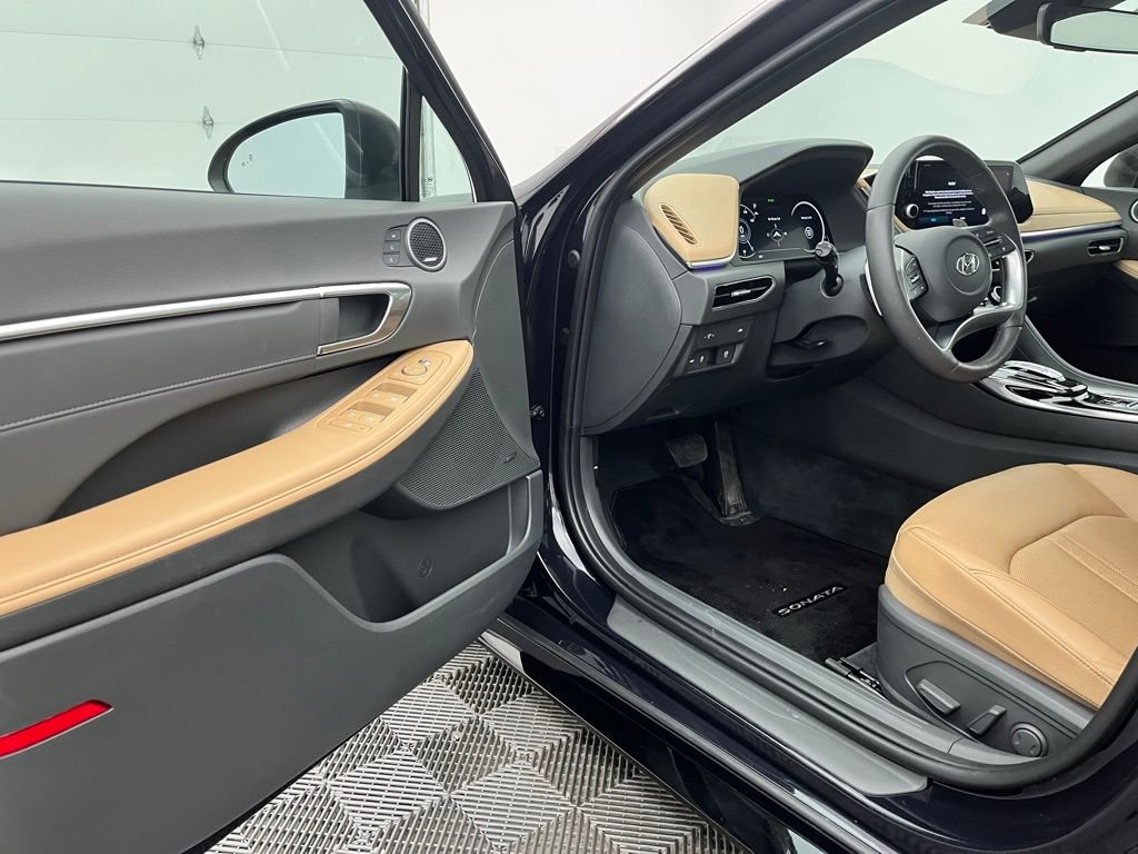 Used 2023 Carbon Blue Hyundai Limited image 16
