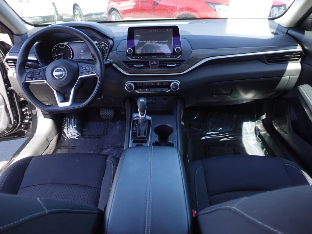 Used 2025 Super Black Clearcoat Nissan 2.5 SV image 25