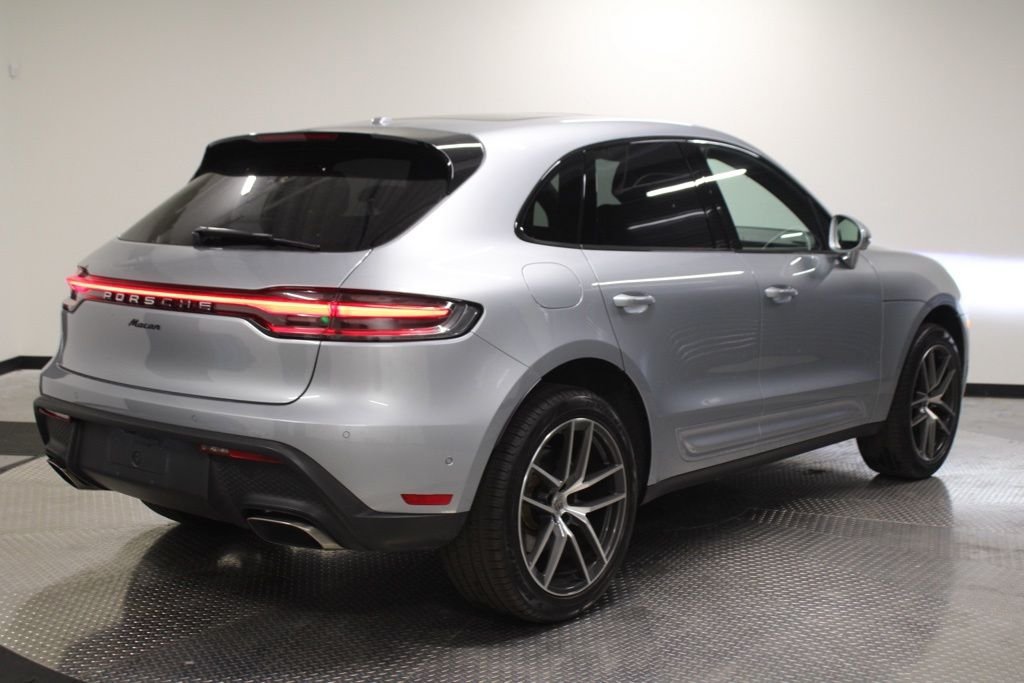 Used 2025  Porsche  image 7