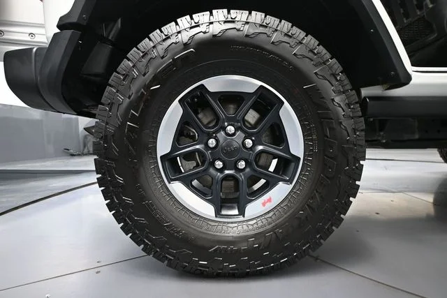 Used 2019 White Jeep Unlimited Rubicon image 12