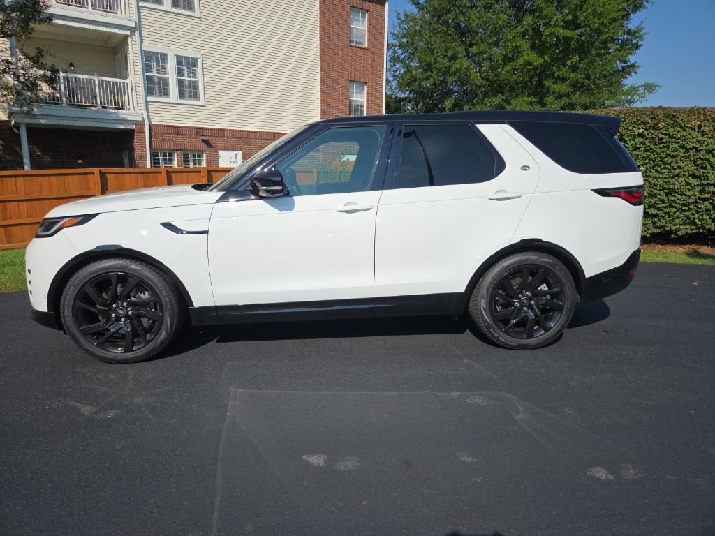 Used 2025 Fuji White Land Rover Dynamic SE image 2