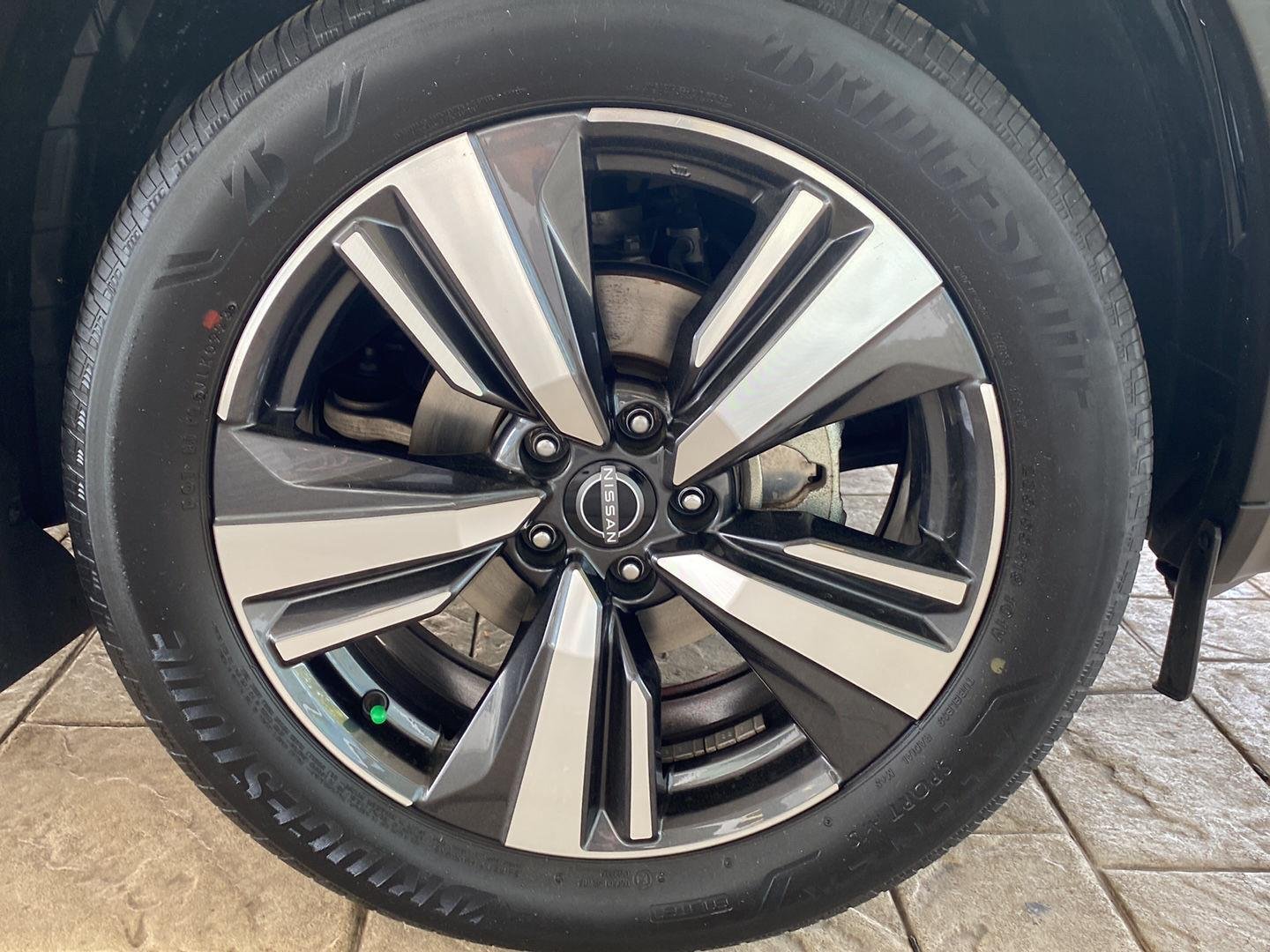 Certified Used 2023 Pearl White Tricoat Nissan Platinum image 12