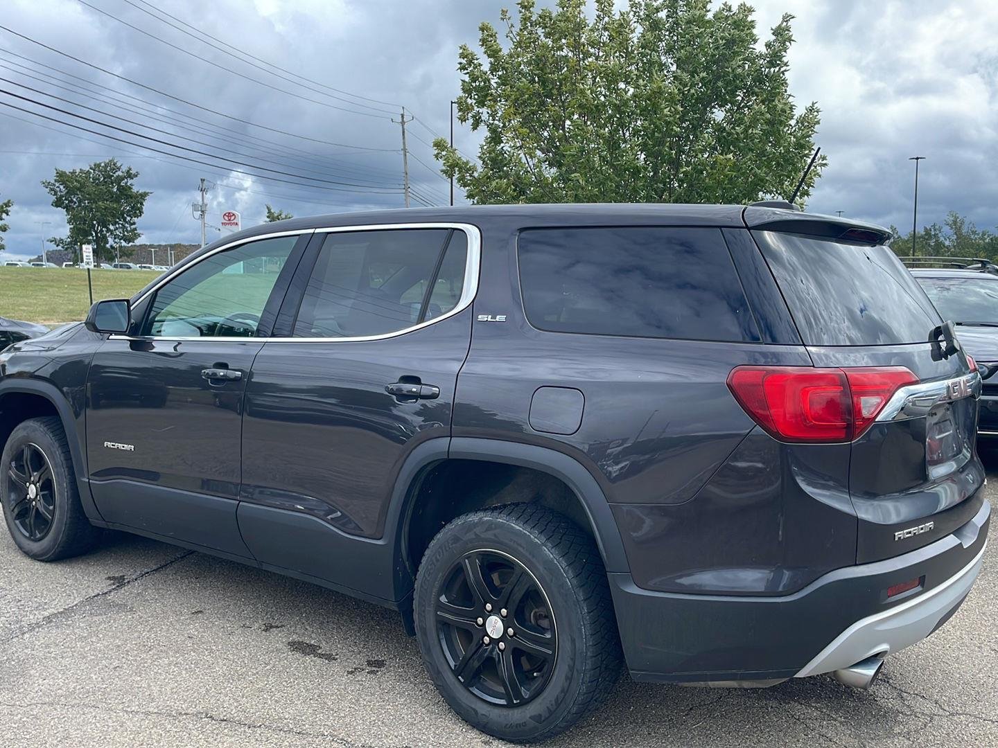 Used 2019 Iridium Metallic GMC SLE image 9