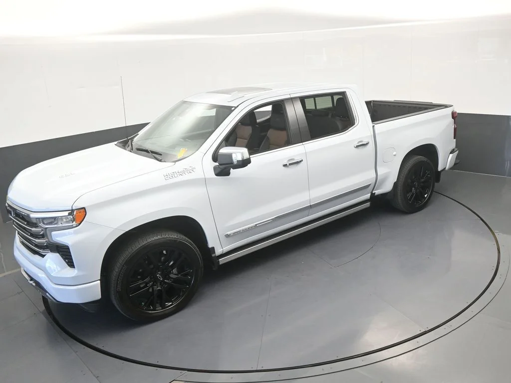 Used 2026 Summit White Chevrolet High Country image 63