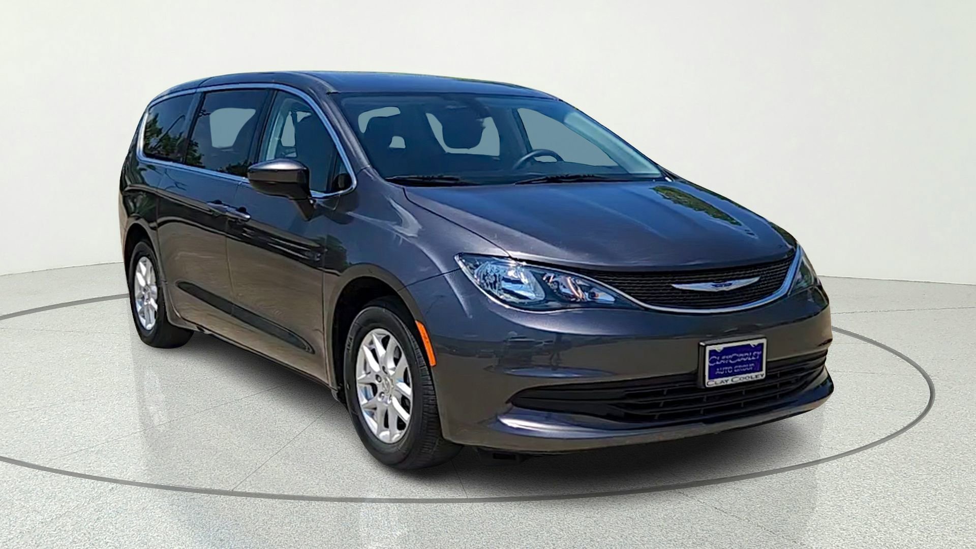 2020 Chrysler Voyager LX's photo