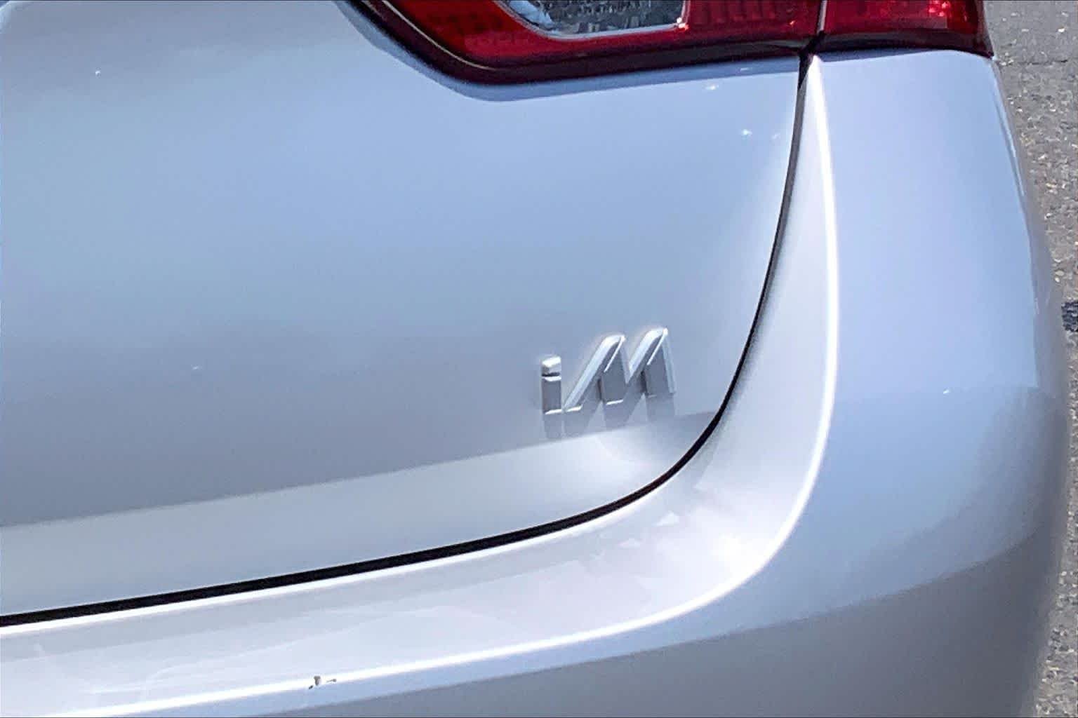 Used 2018 Classic Silver Metallic Toyota  image 10