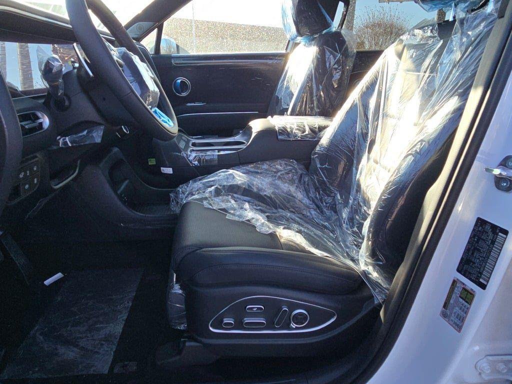 New 2026 White Hyundai Calligraphy AWD image 25