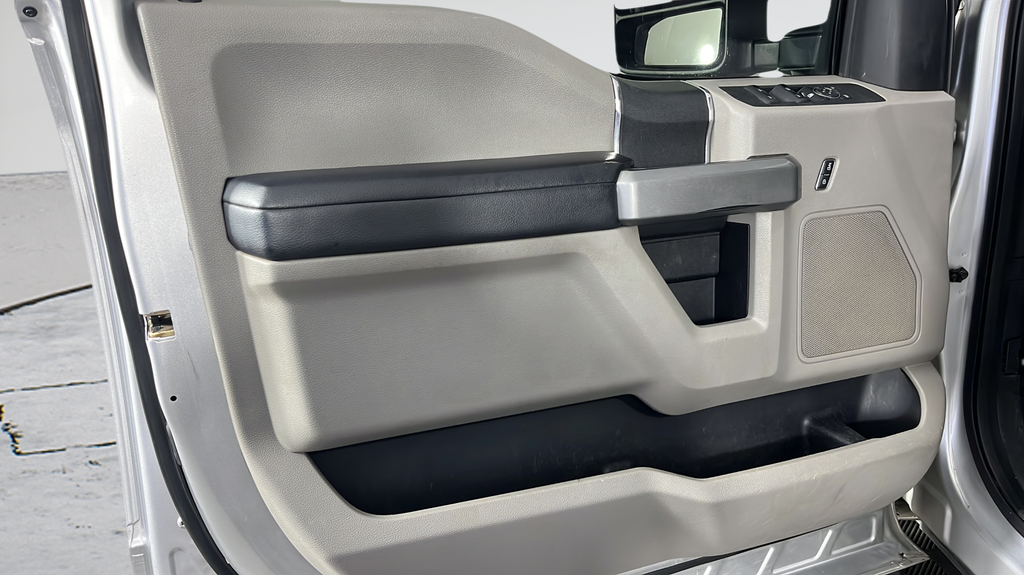 Used 2018 Silver Ford XLT image 38