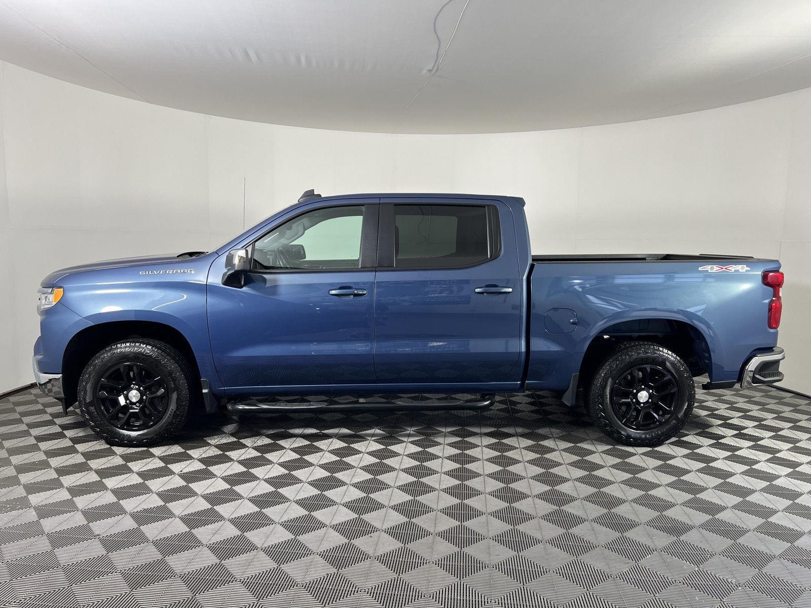Used 2024 Lakeshore Blue Metallic Chevrolet LT image 27