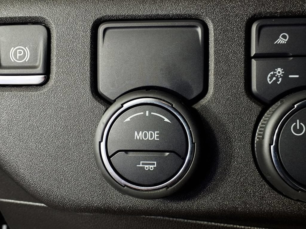 Used 2024 Summit White Chevrolet LT image 18