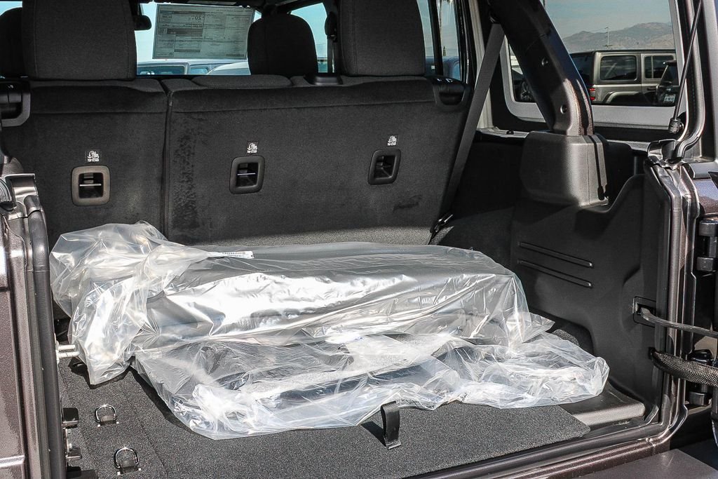 New 2026 Granite Crystal Metallic Clearcoat Jeep Willys image 26