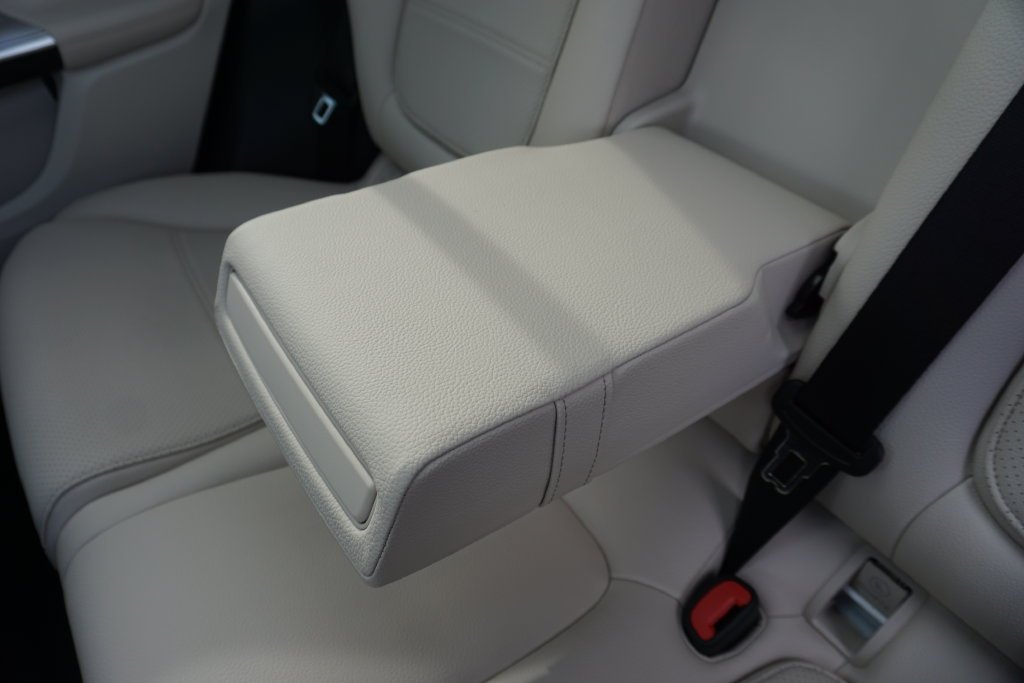 Certified Used 2024 Polar White Mercedes-Benz GLC 300 image 28