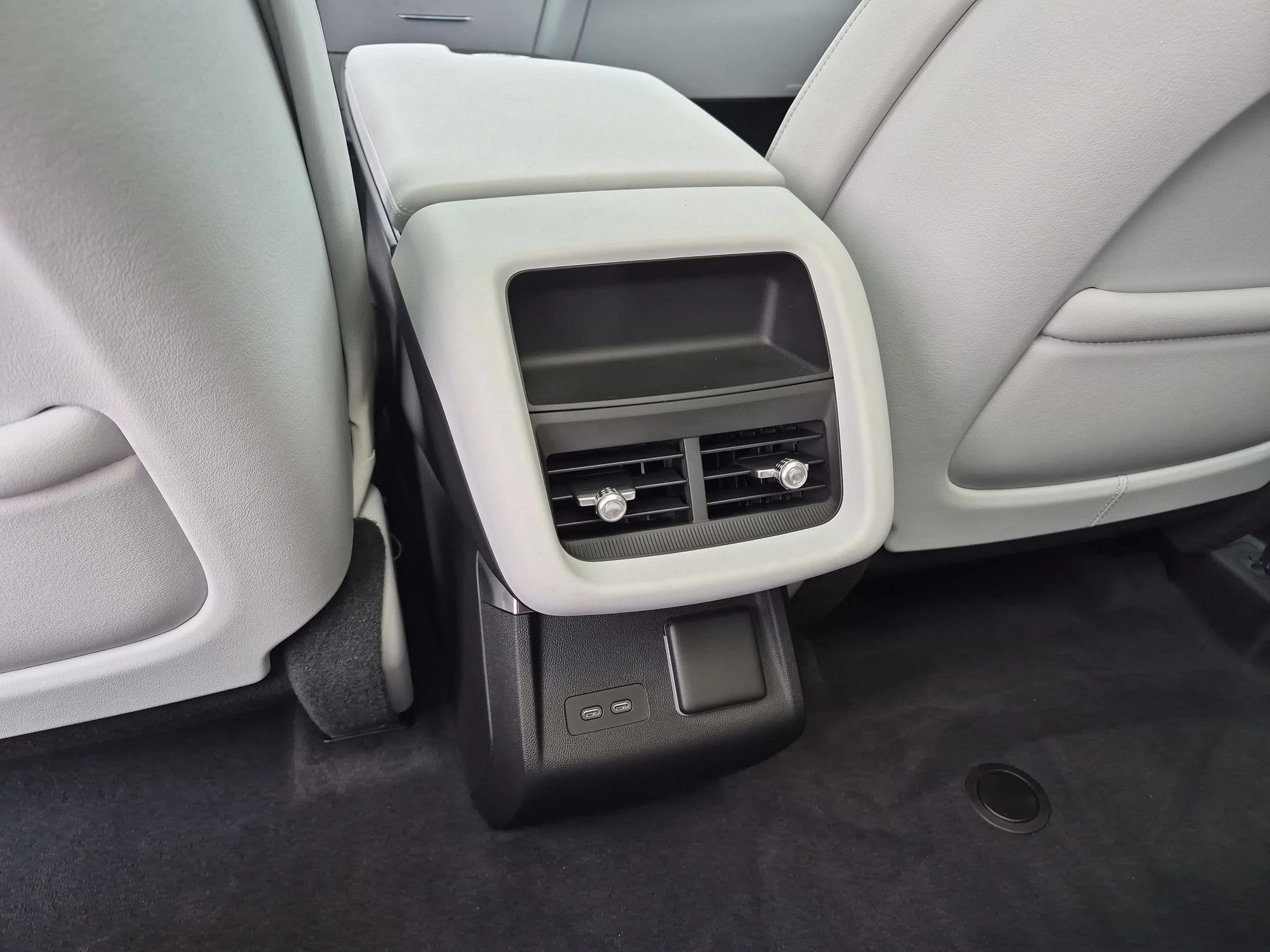 Used 2024 Crystal White Tricoat Cadillac Luxury image 21