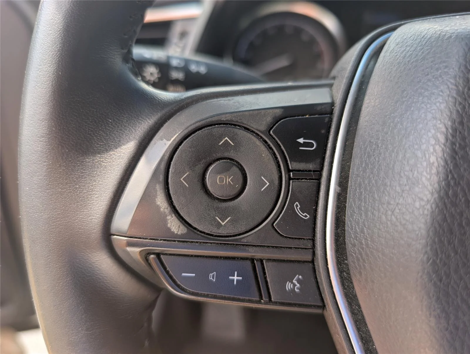 Used 2018 Super White Toyota SE image 22