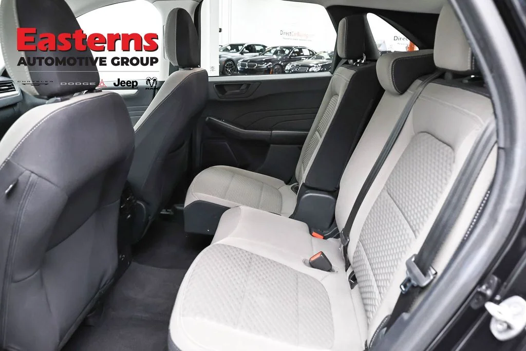Used 2022 Black Ford SE image 21