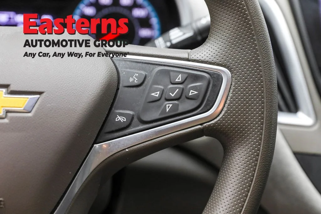 Used 2022 White Chevrolet LT image 16