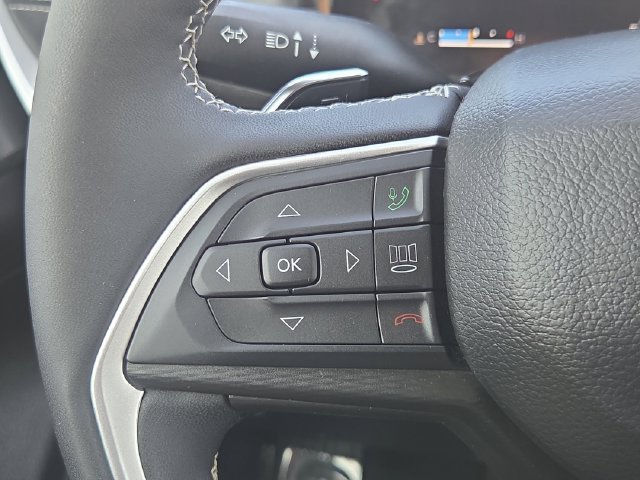 Used 2023 Red Jeep Laredo image 17
