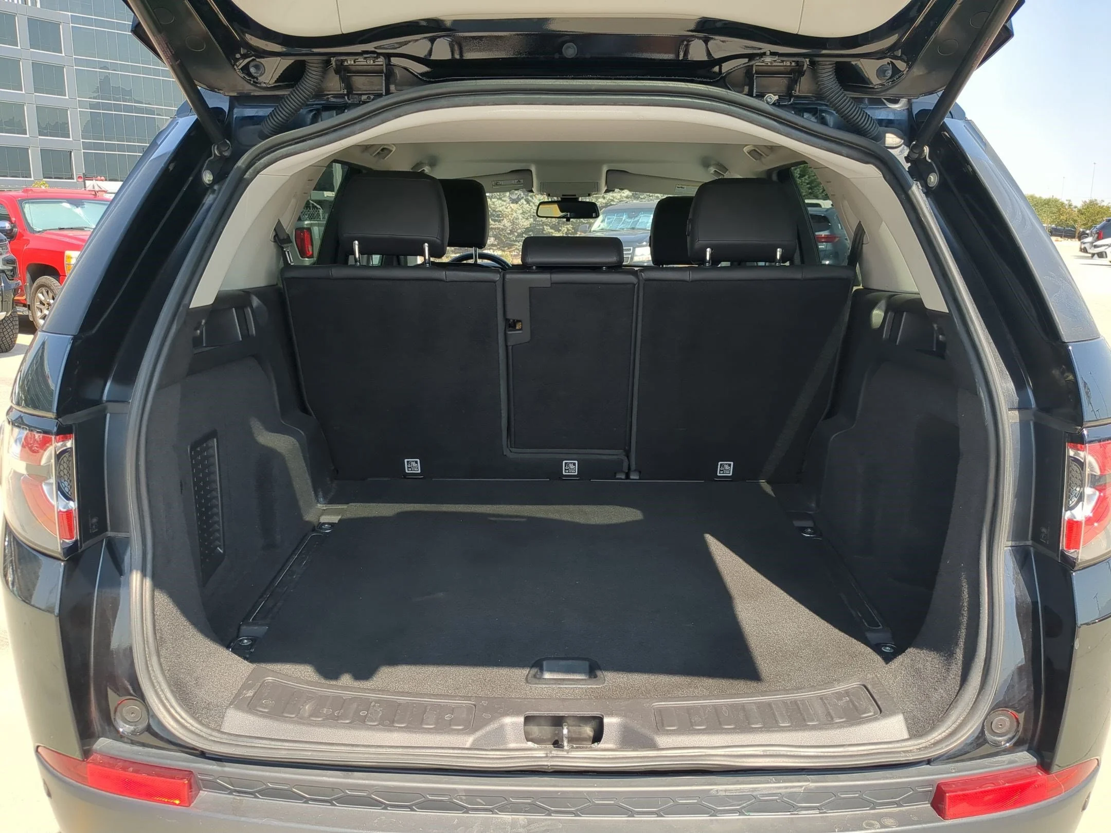 Used 2019 Narvik Black Land Rover SE image 29