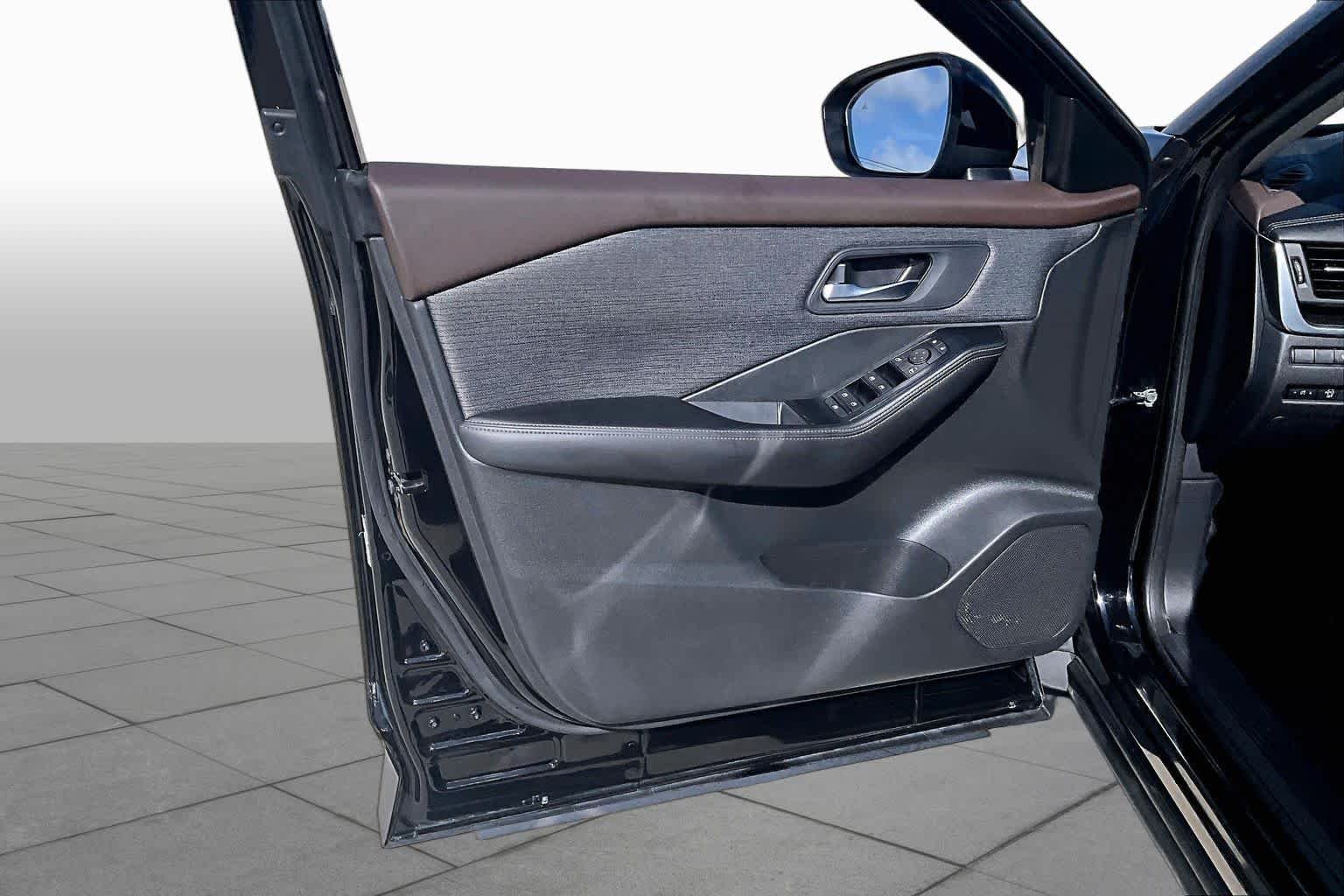 Used 2023 Super Black Nissan SV image 24