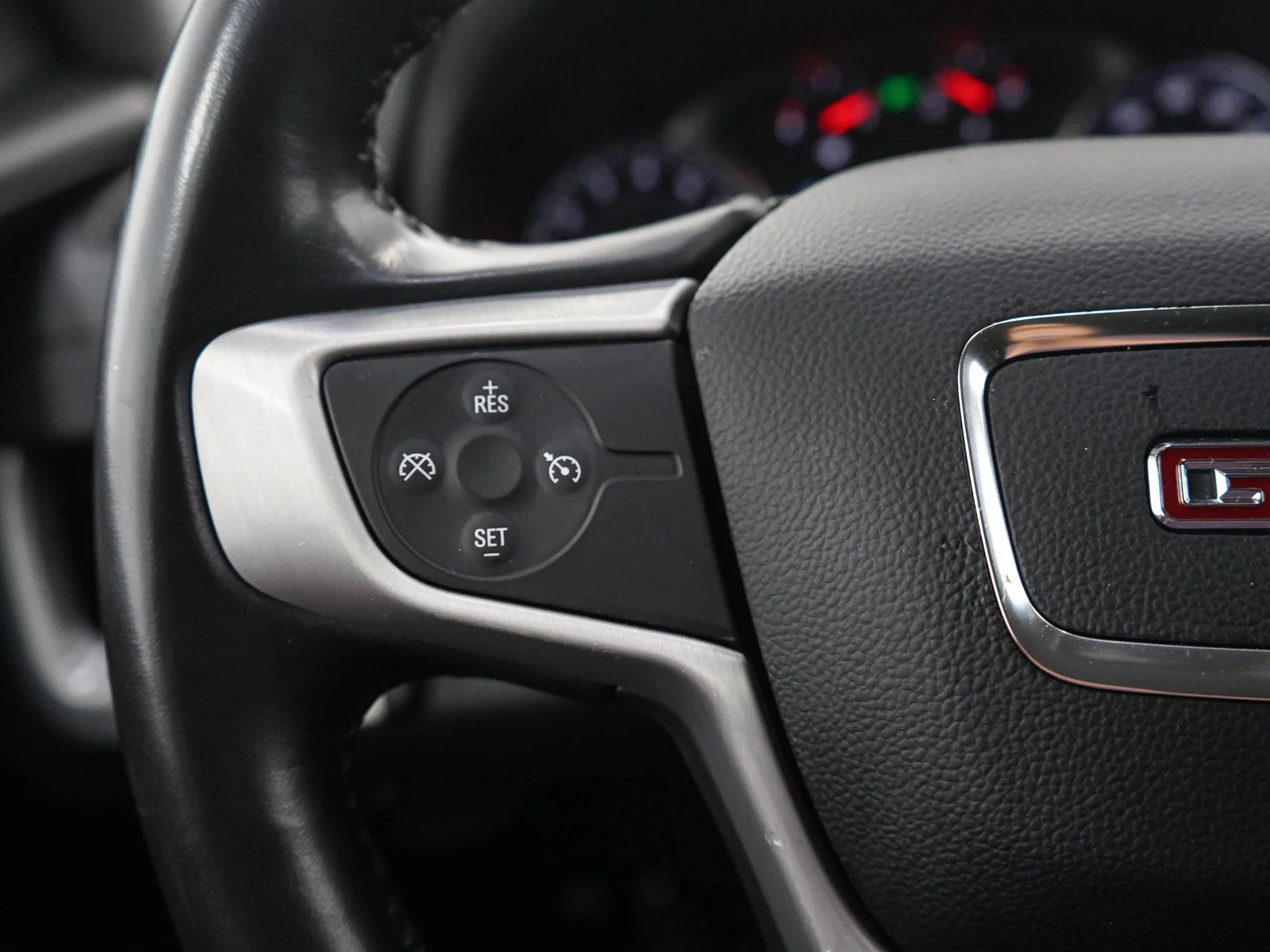 Used 2019 BLUE STEEL METALLIC GMC SLE image 25