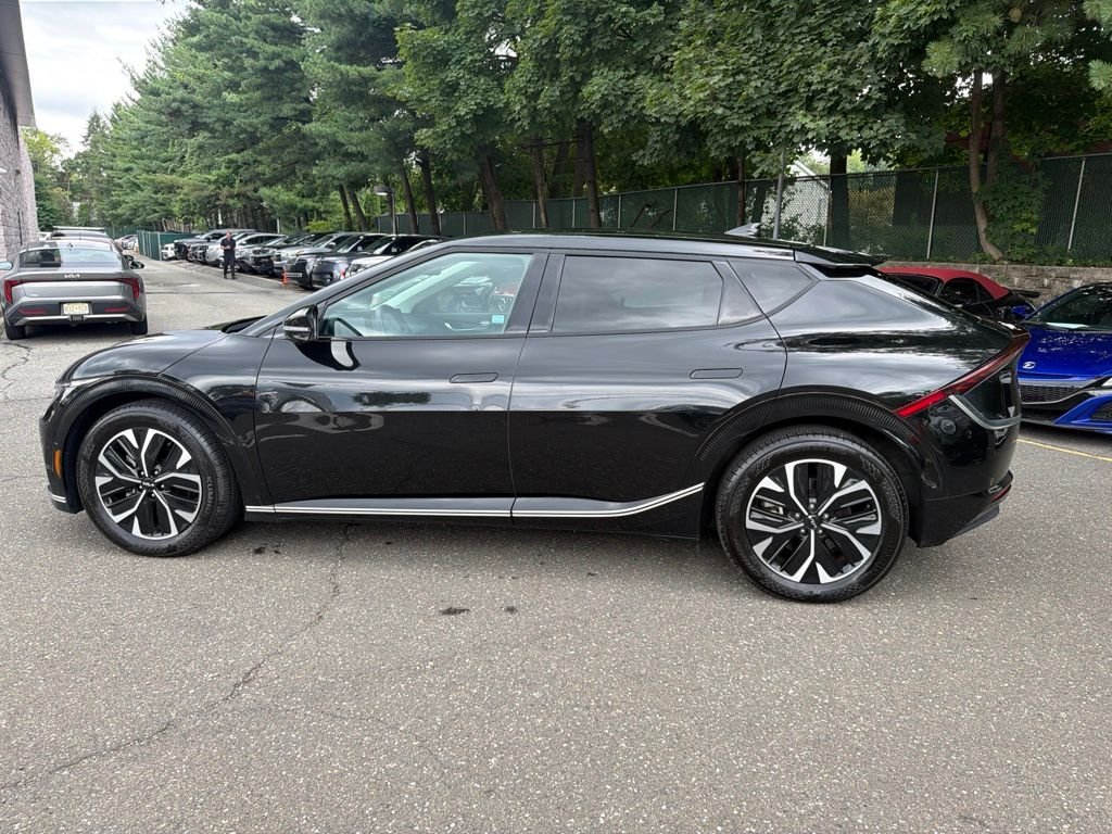 Used 2023 Black Kia Wind image 7