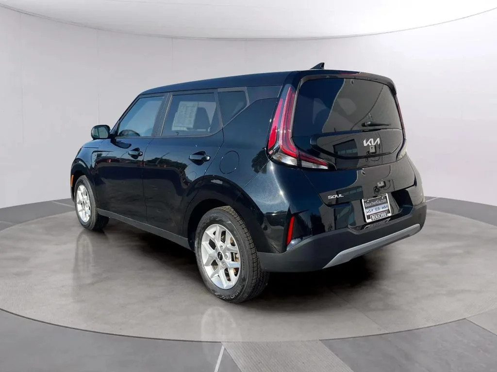 Used 2023 Fusion Black Kia LX image 3