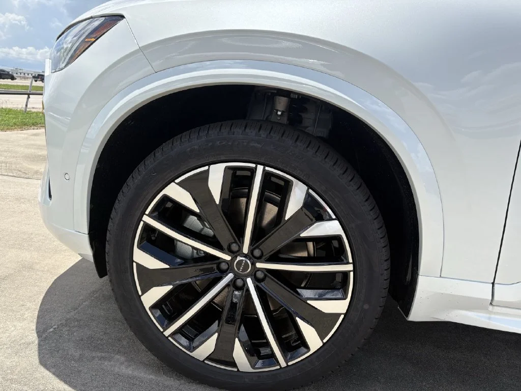 2026 Volvo XC90 Plus - Photo 9