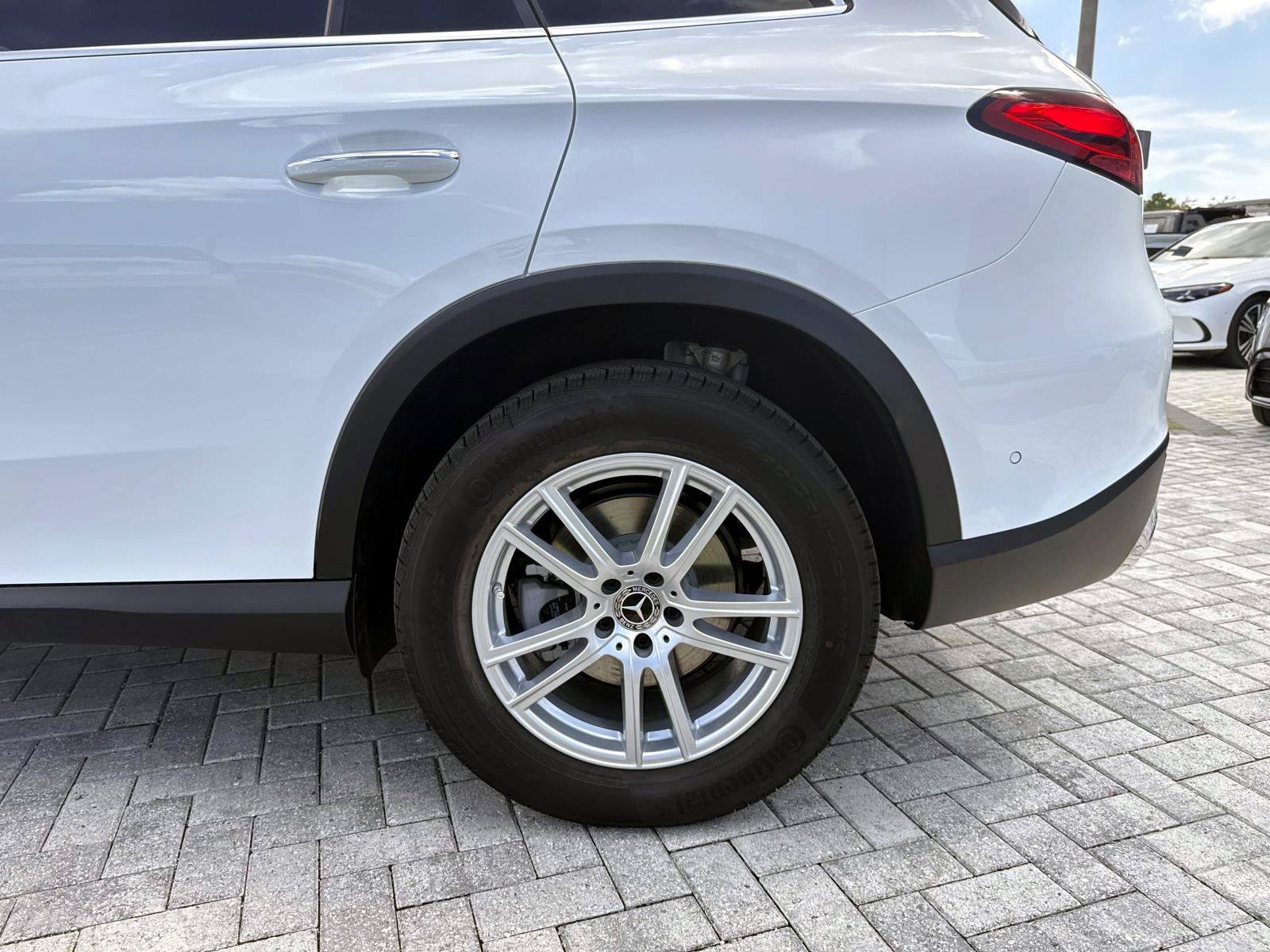 New 2026 Polar White Mercedes-Benz 300 SUV image 11