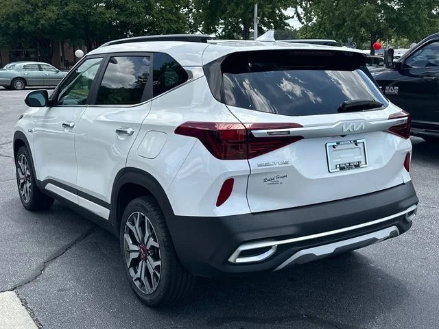 Used 2022 White Kia SX image 5