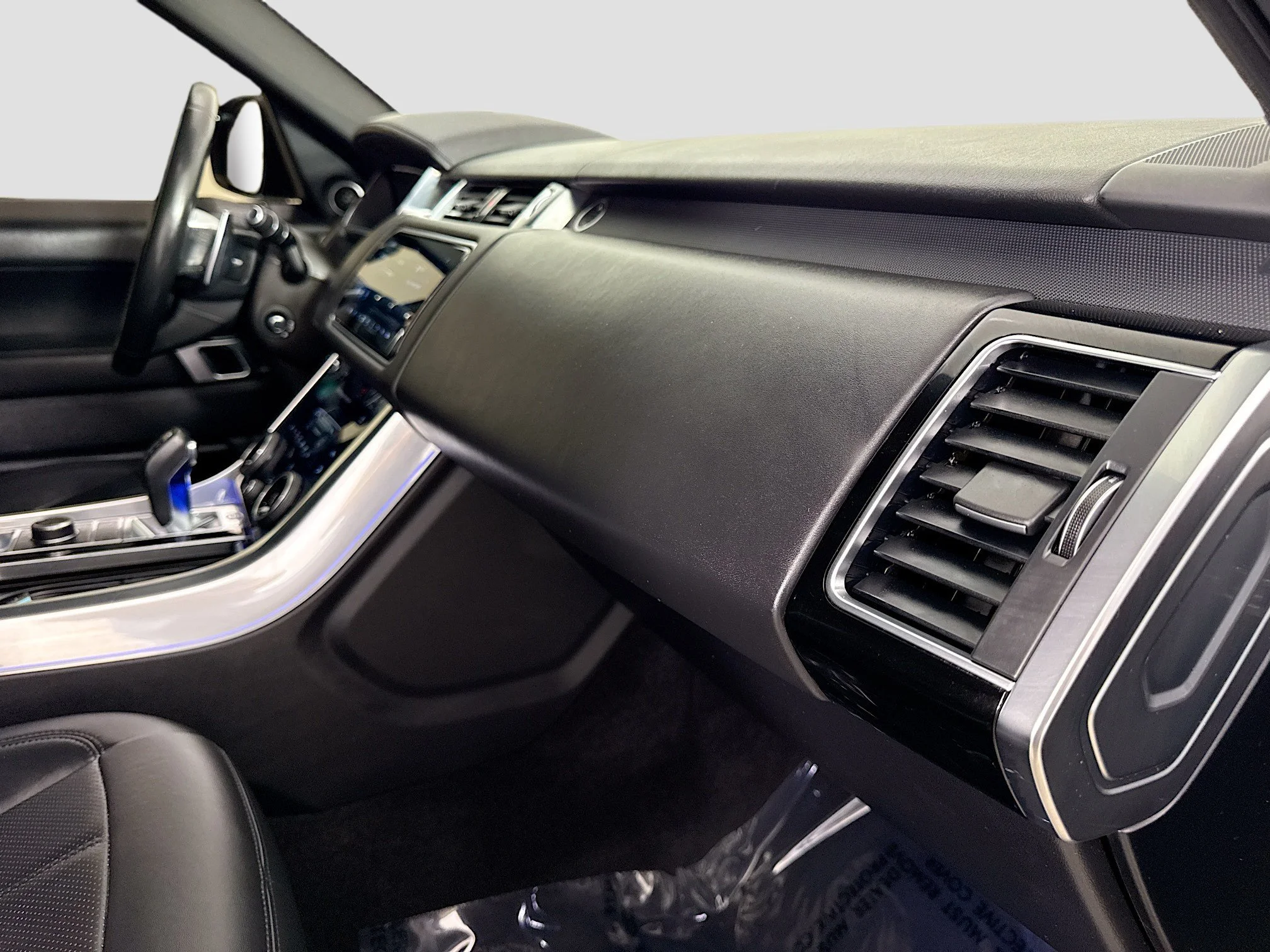 Used 2020  Land Rover HSE Dynamic image 31