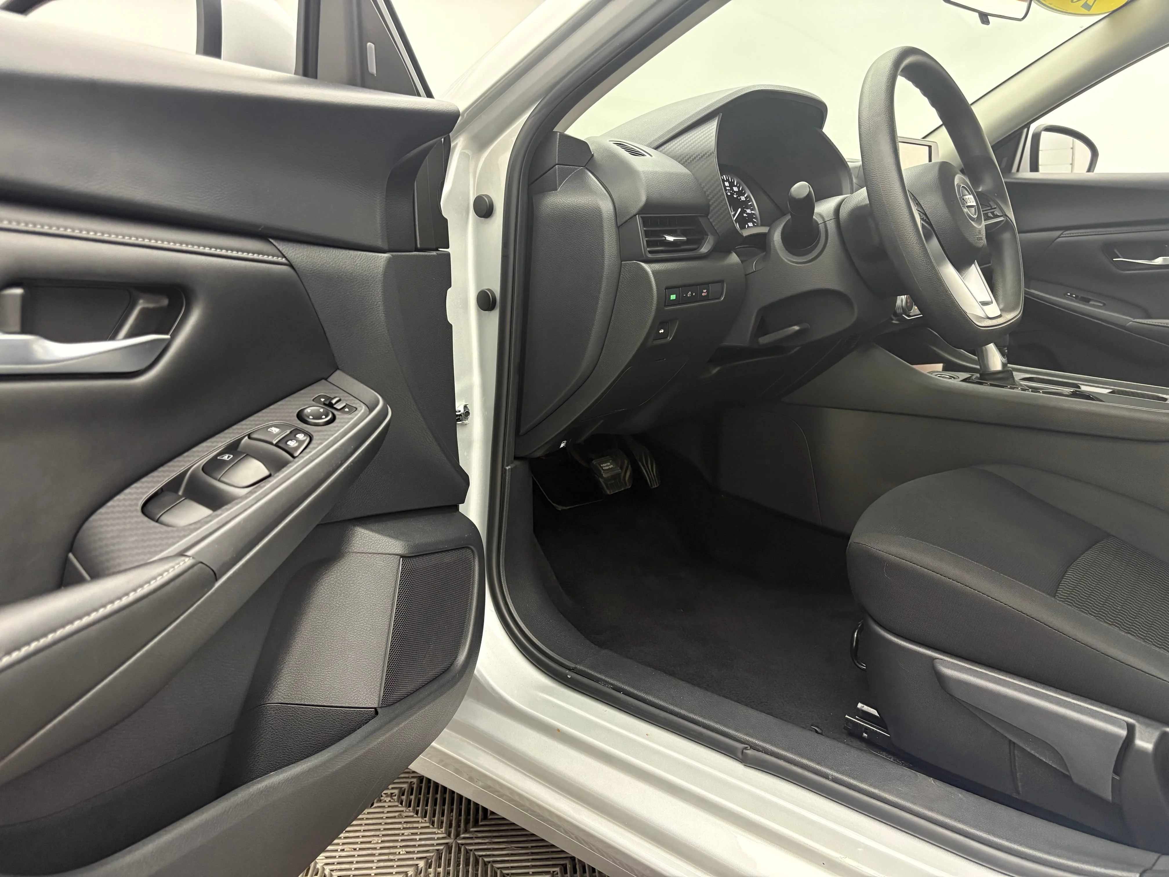 Used 2023 Silver Nissan S image 13