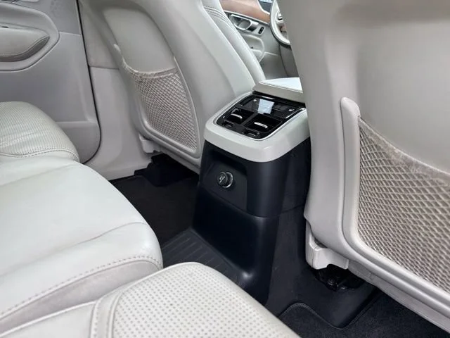 Used 2018 Onyx Black Metallic Volvo Inscription image 14