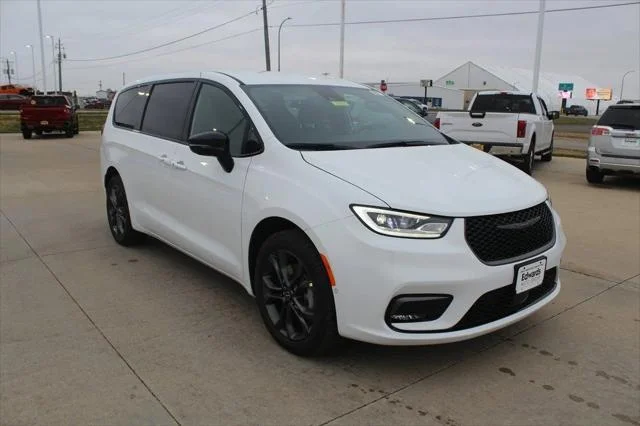2026 Chrysler Pacifica 
