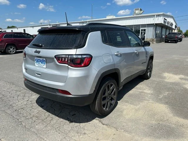 New 2026 Silver Zynith Metallic Clear-Coat Exterior Paint Jeep Limited image 5