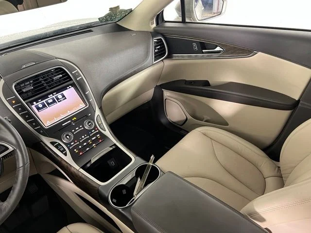 Used 2019 Brown Lincoln Select image 34