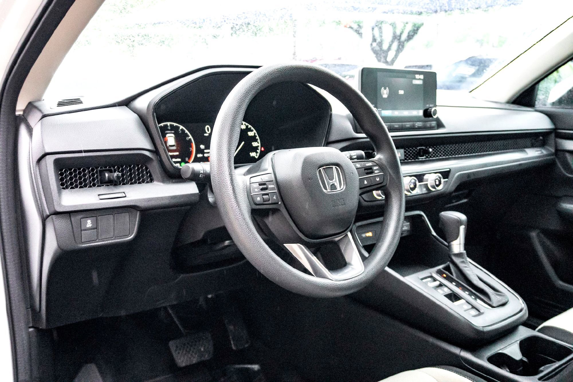 Used 2025 Platinum White Pearl Honda LX image 15