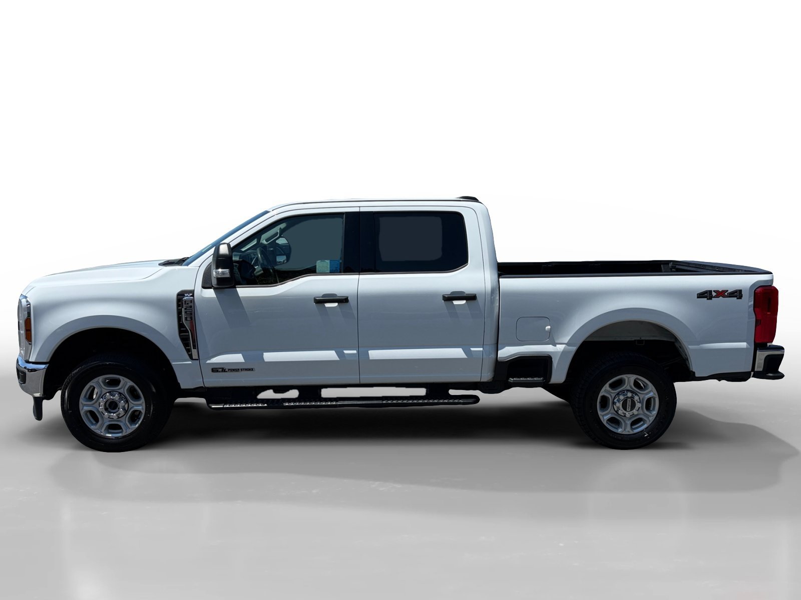 Used 2025 Oxford White Ford XLT image 2