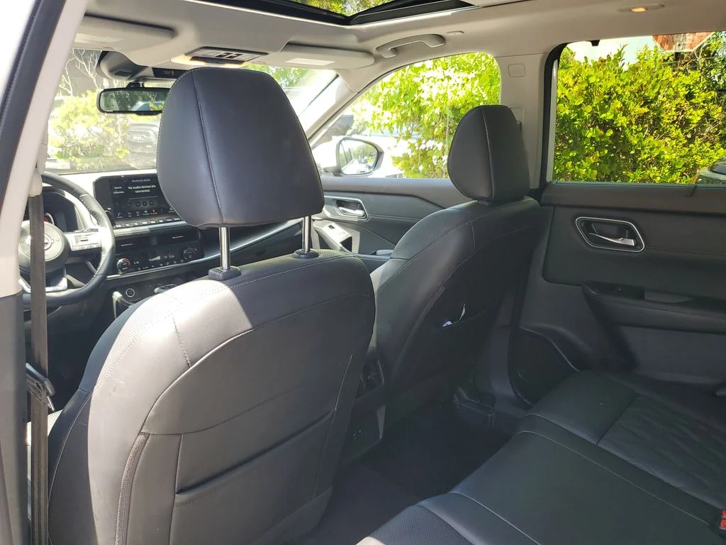 Used 2023 White Nissan Platinum image 14
