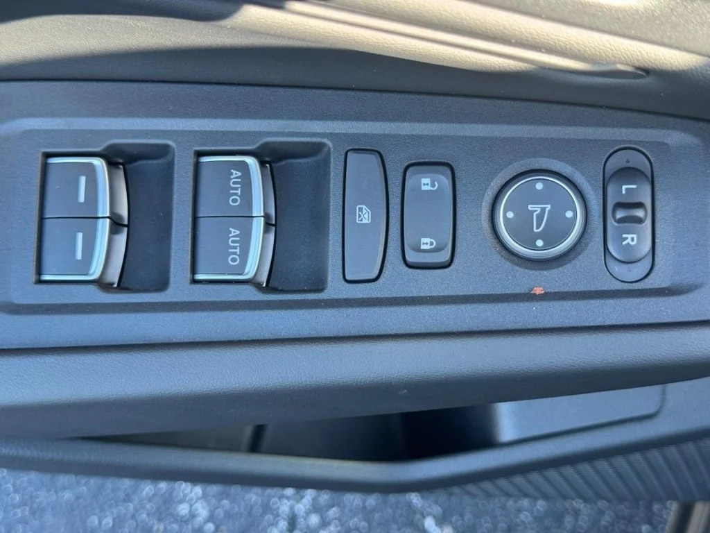 Certified Used 2026  Honda SE image 18