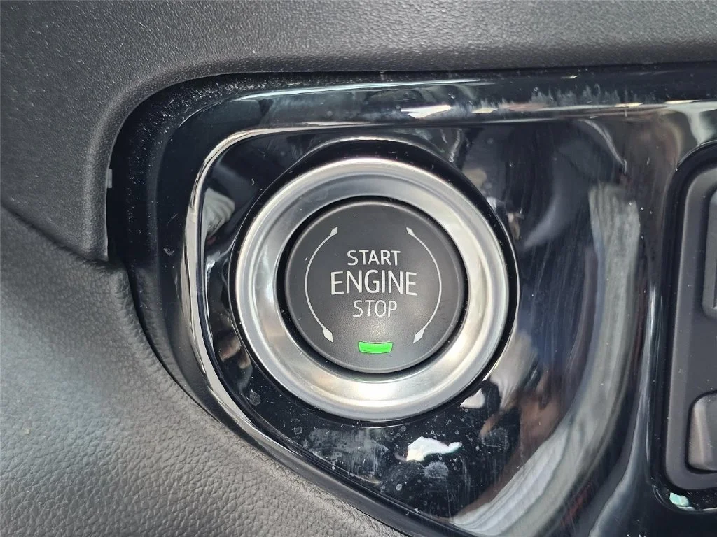Used 2025 Sterling Metallic GMC SLT image 25