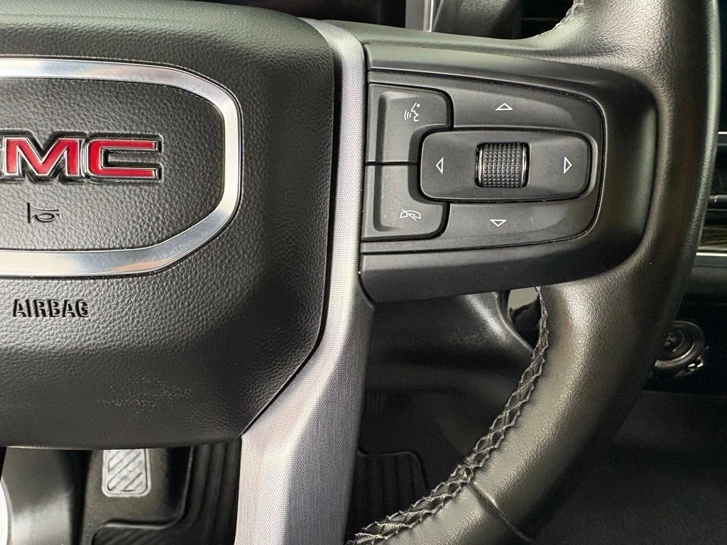 Used 2023 White GMC Elevation image 29