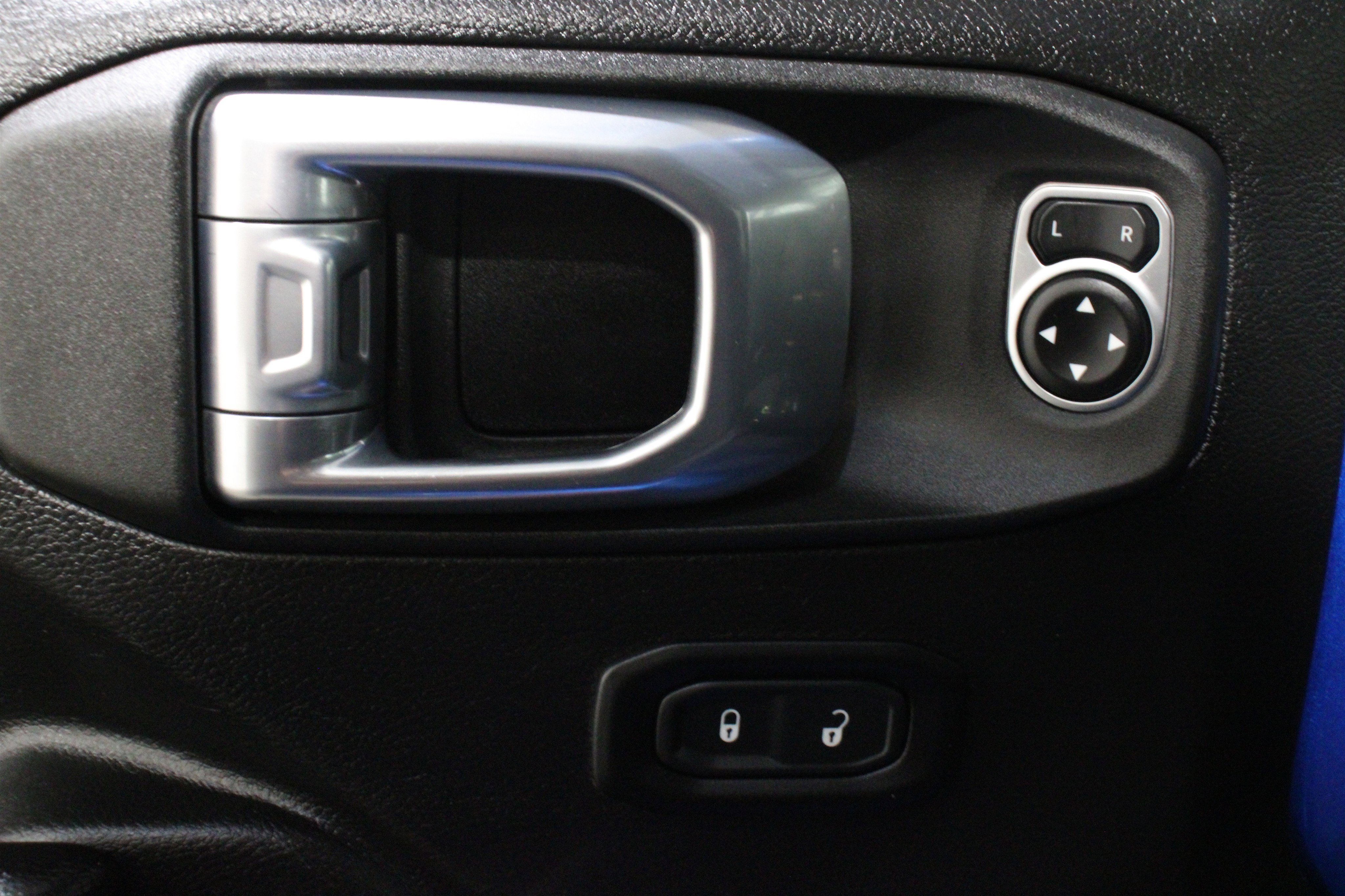 Used 2021 Hydro Blue Pearlcoat Jeep Rubicon image 7