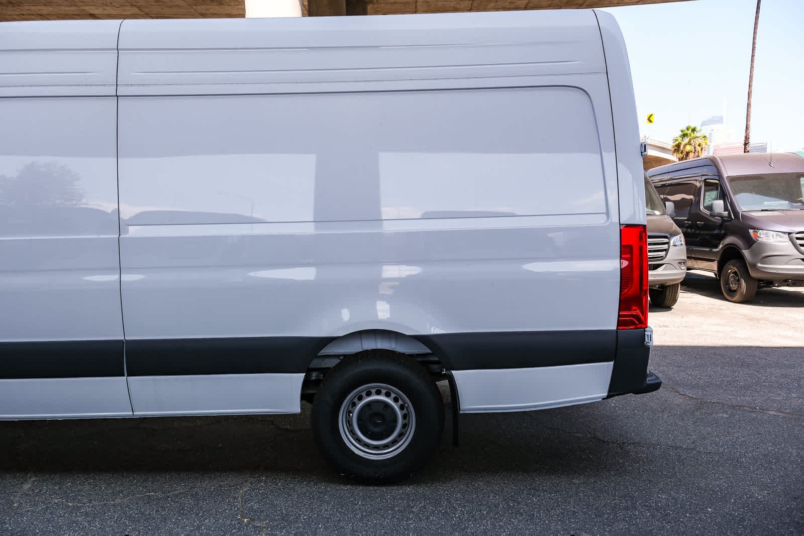 New 2025 Arctic+White Mercedes-Benz Cargo Van 170WB High Roof 113kw Battery RWD SO Mot image 10